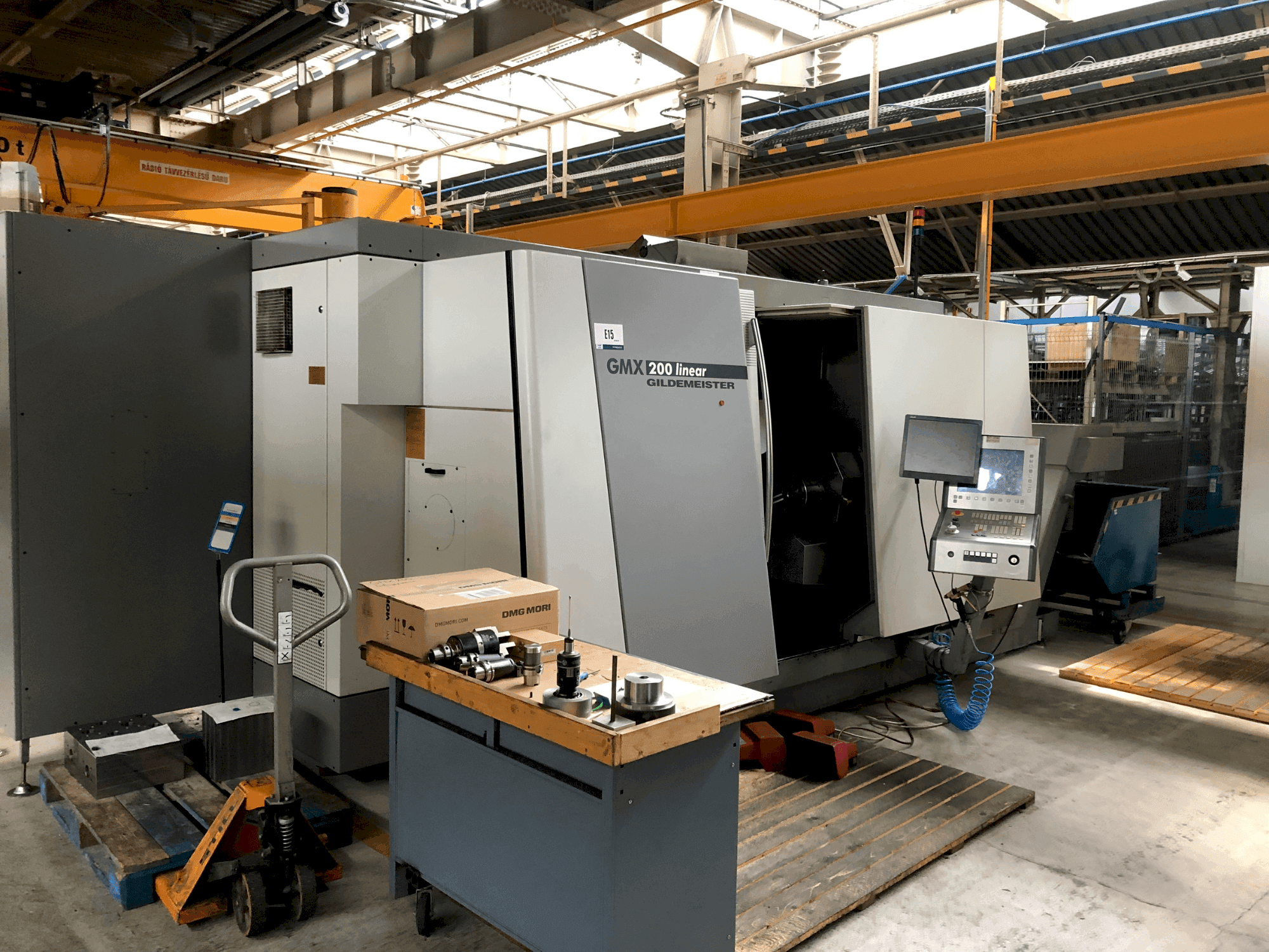 A DMG MORI GMX 200 Linear (2004) gép elölnézete