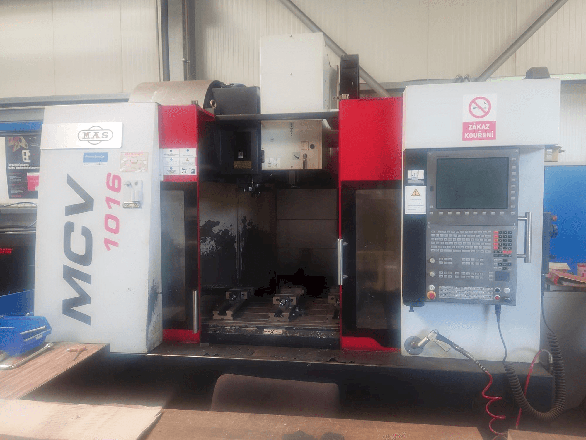 A KOVOSVIT MAS MCV 1016 Quick gép elölnézete