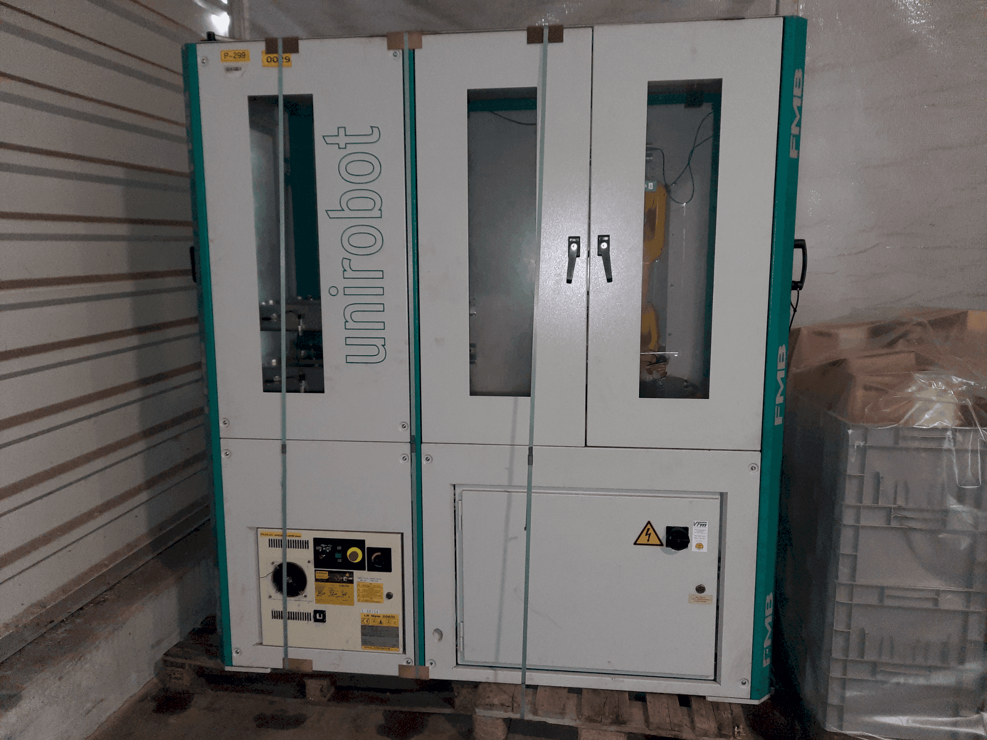A FANUC R30-iB Mate A05B-2651-B011 gép elölnézete
