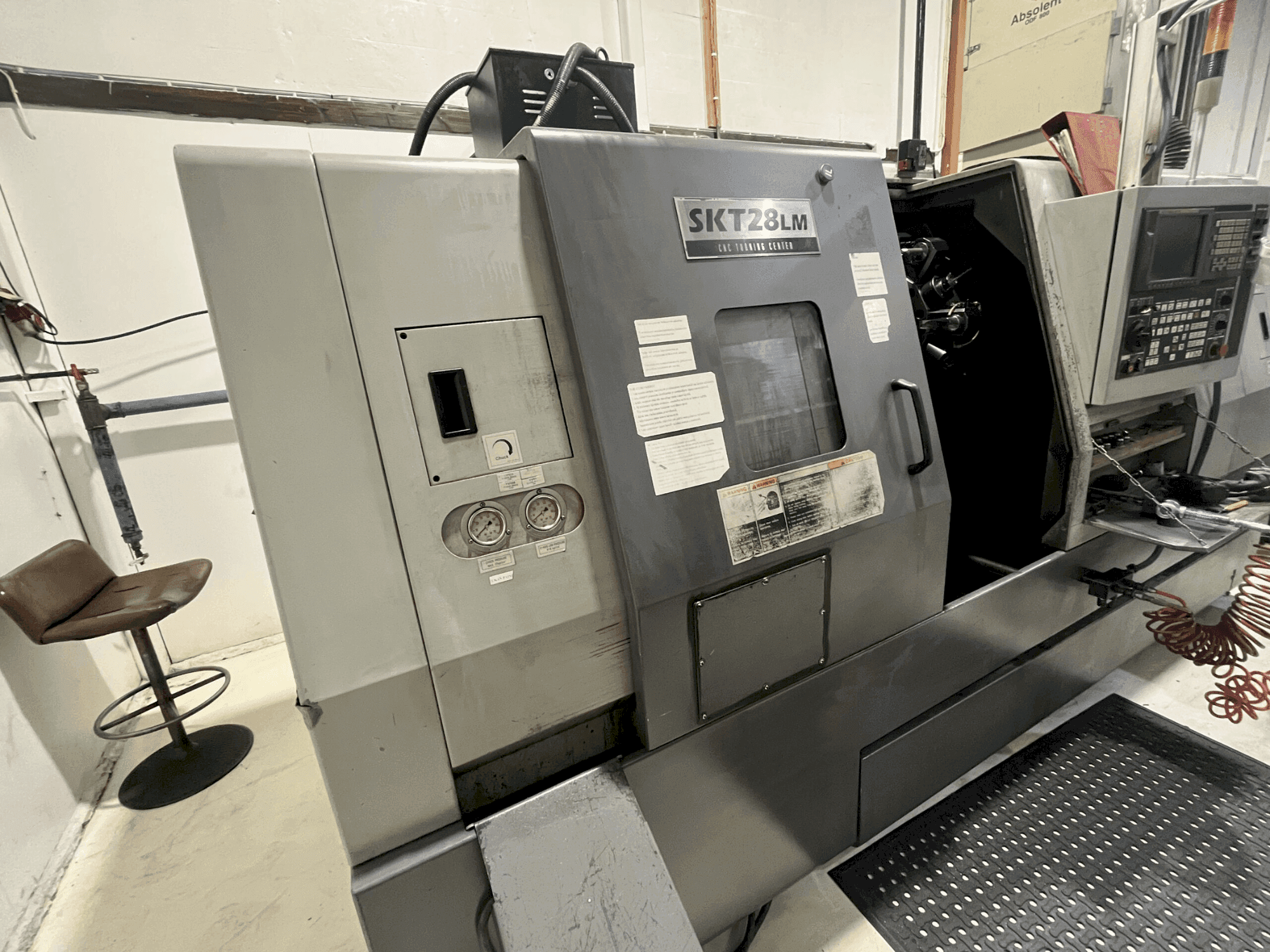 A Hyundai Kia SKT 28 LM gép elölnézete