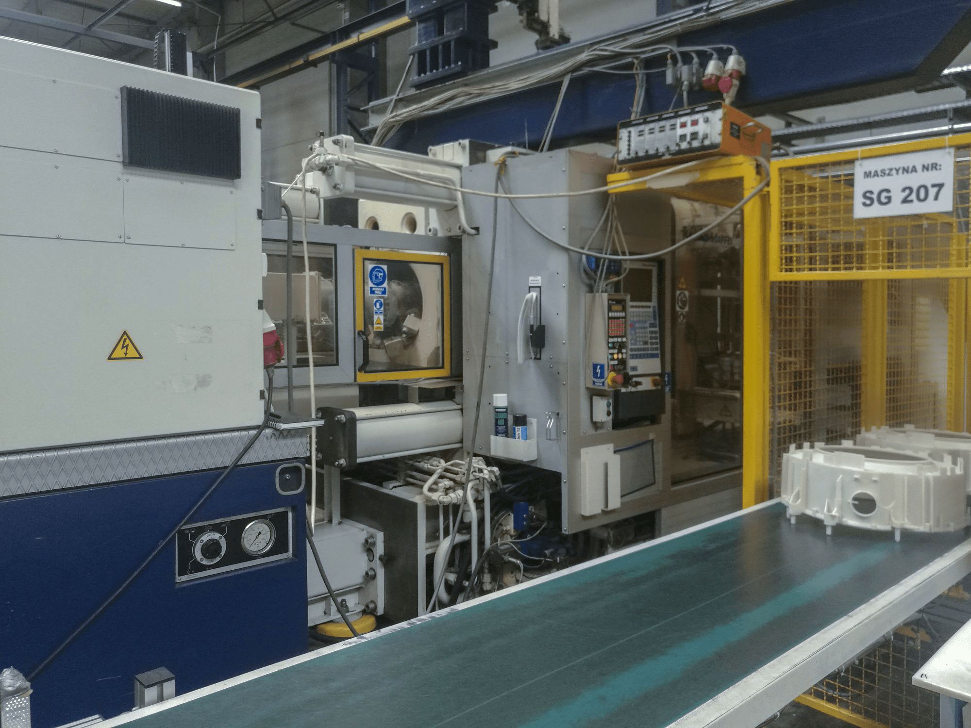 A Krauss Maffei 800-8000 MC gép bal oldali nézete