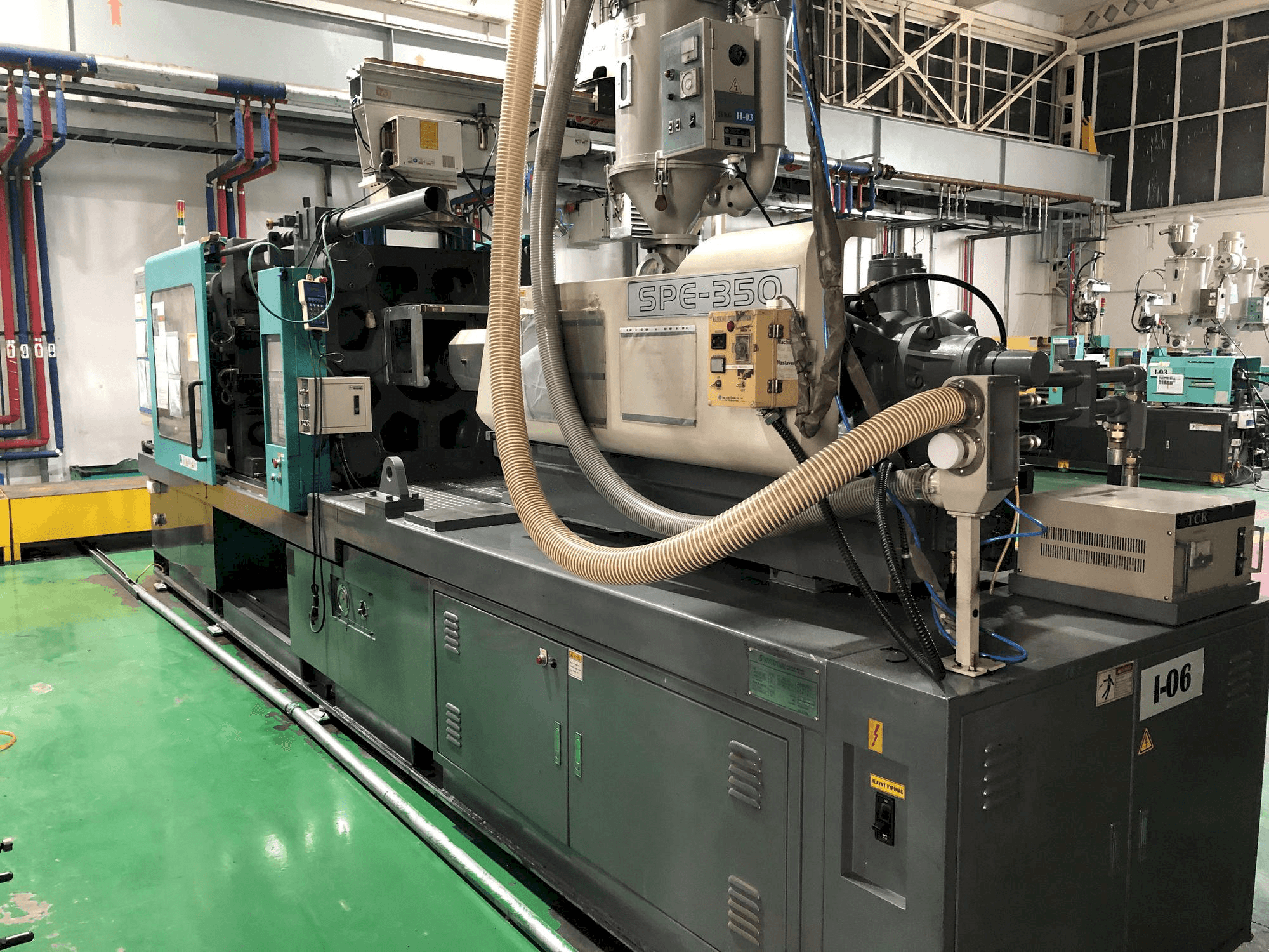 A Hyundai SPE-350 gép elölnézete