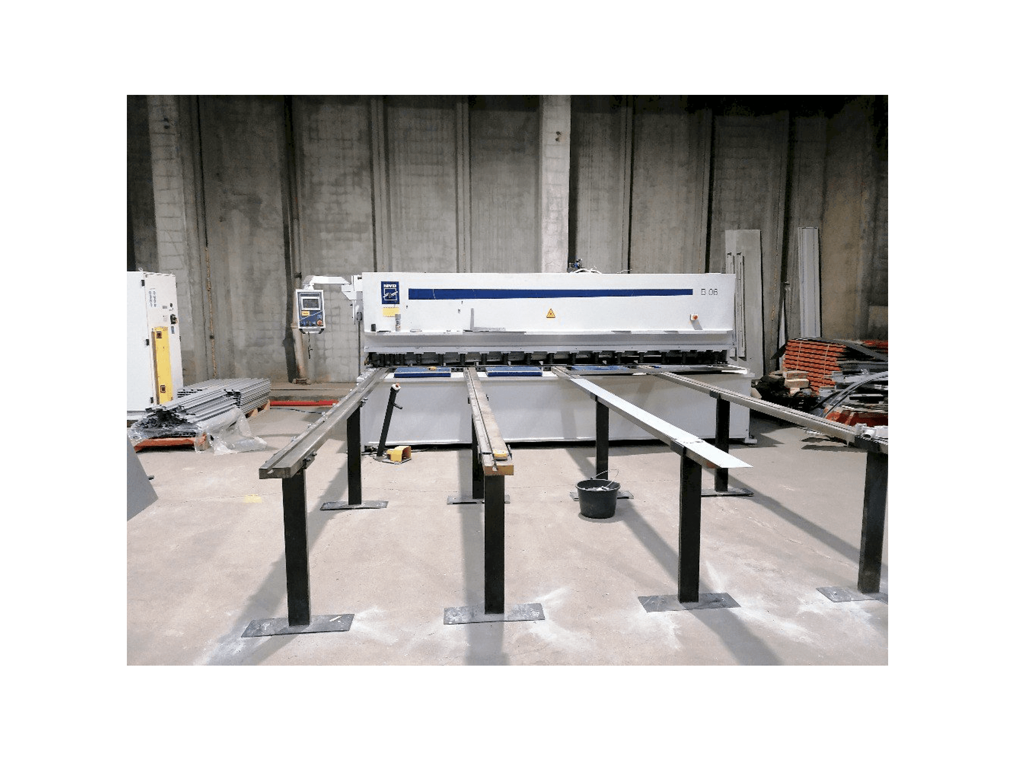 A MVD B06-4000 gép elölnézete