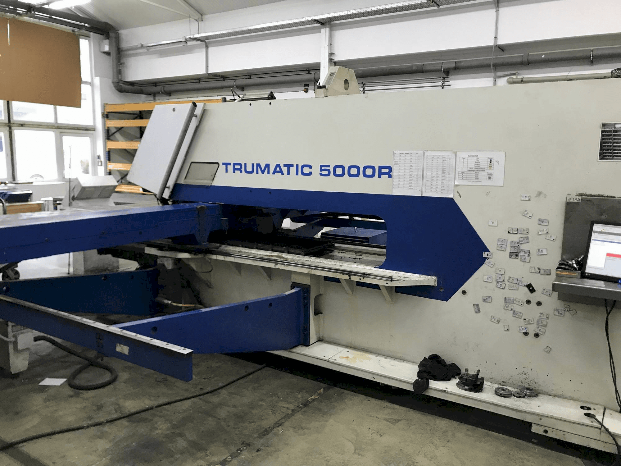A TRUMPF Trumatic 5000 R gép elölnézete
