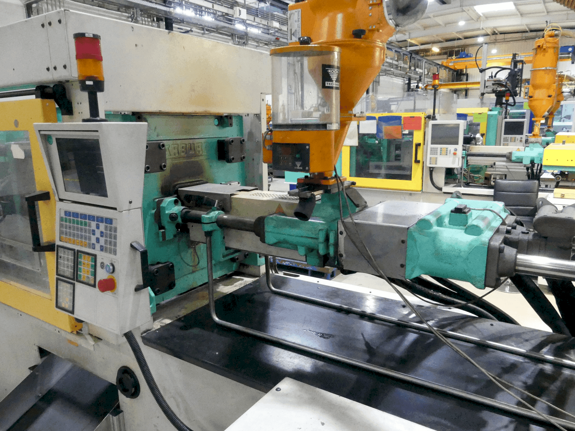 A Arburg 420C-1000-250 gép elölnézete