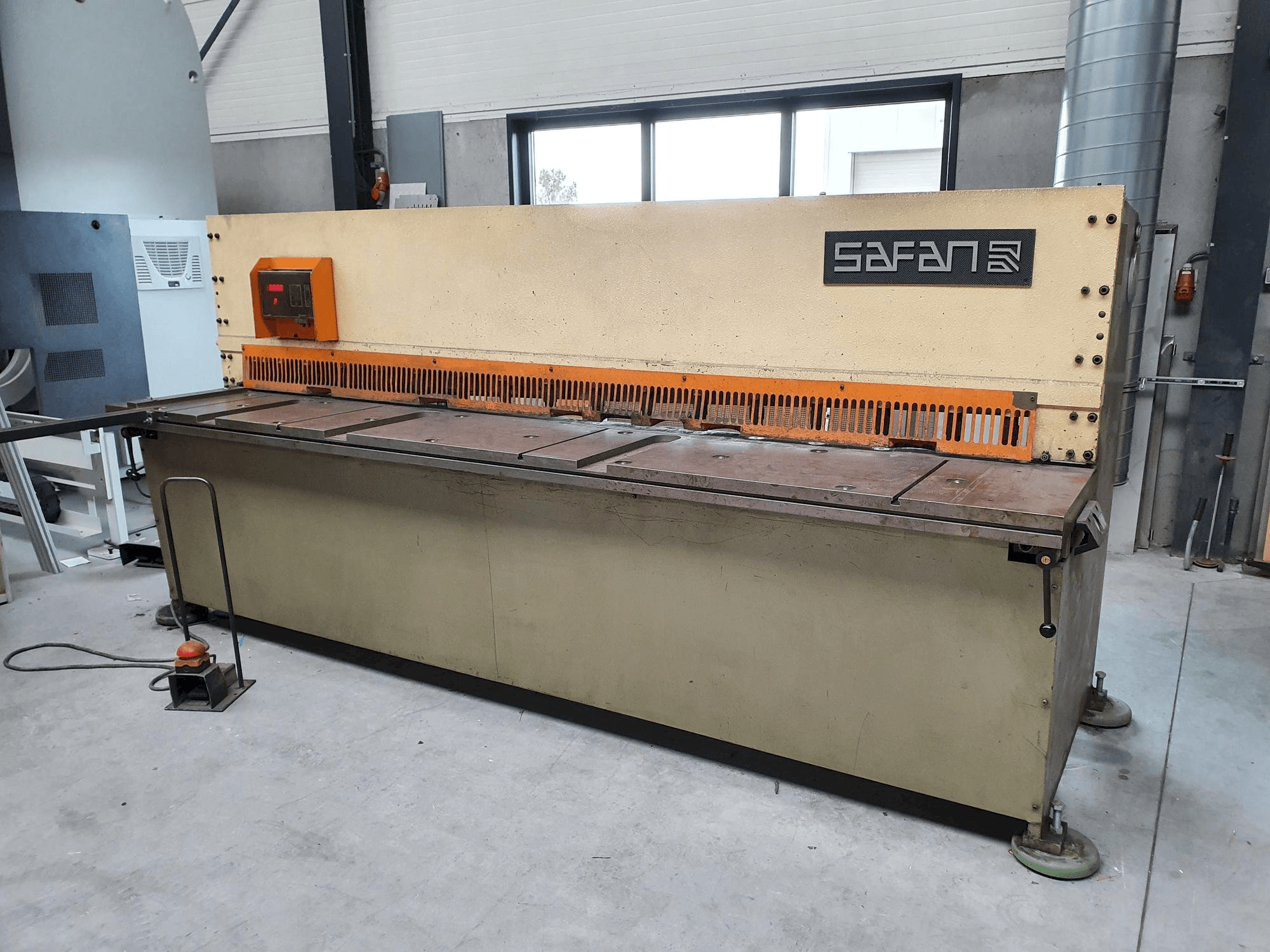 A Safan VS 310-6 gép elölnézete