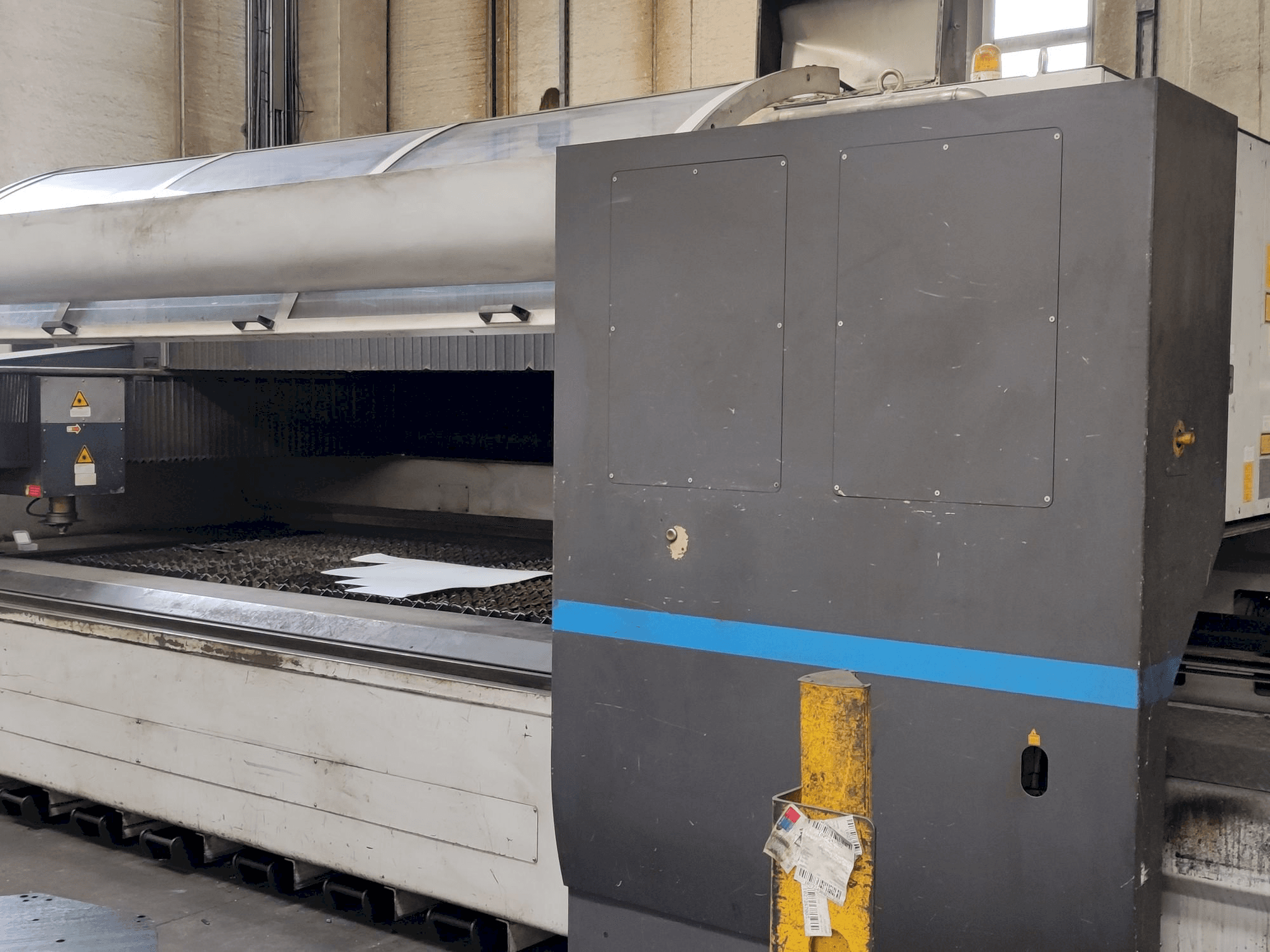 A LVD AXEL 3015 S gép elölnézete