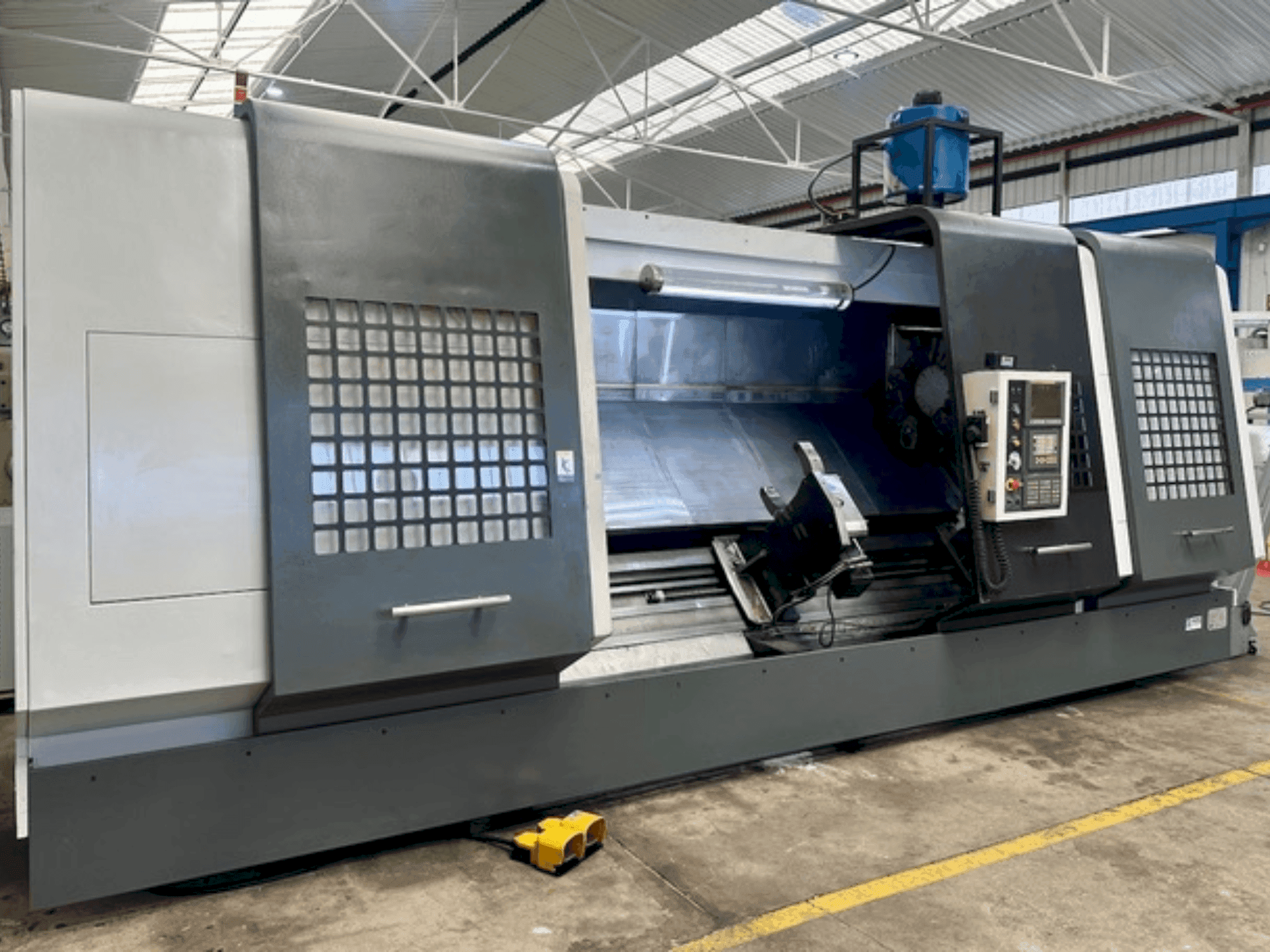 A SMTCL HTC 63300 gép elölnézete