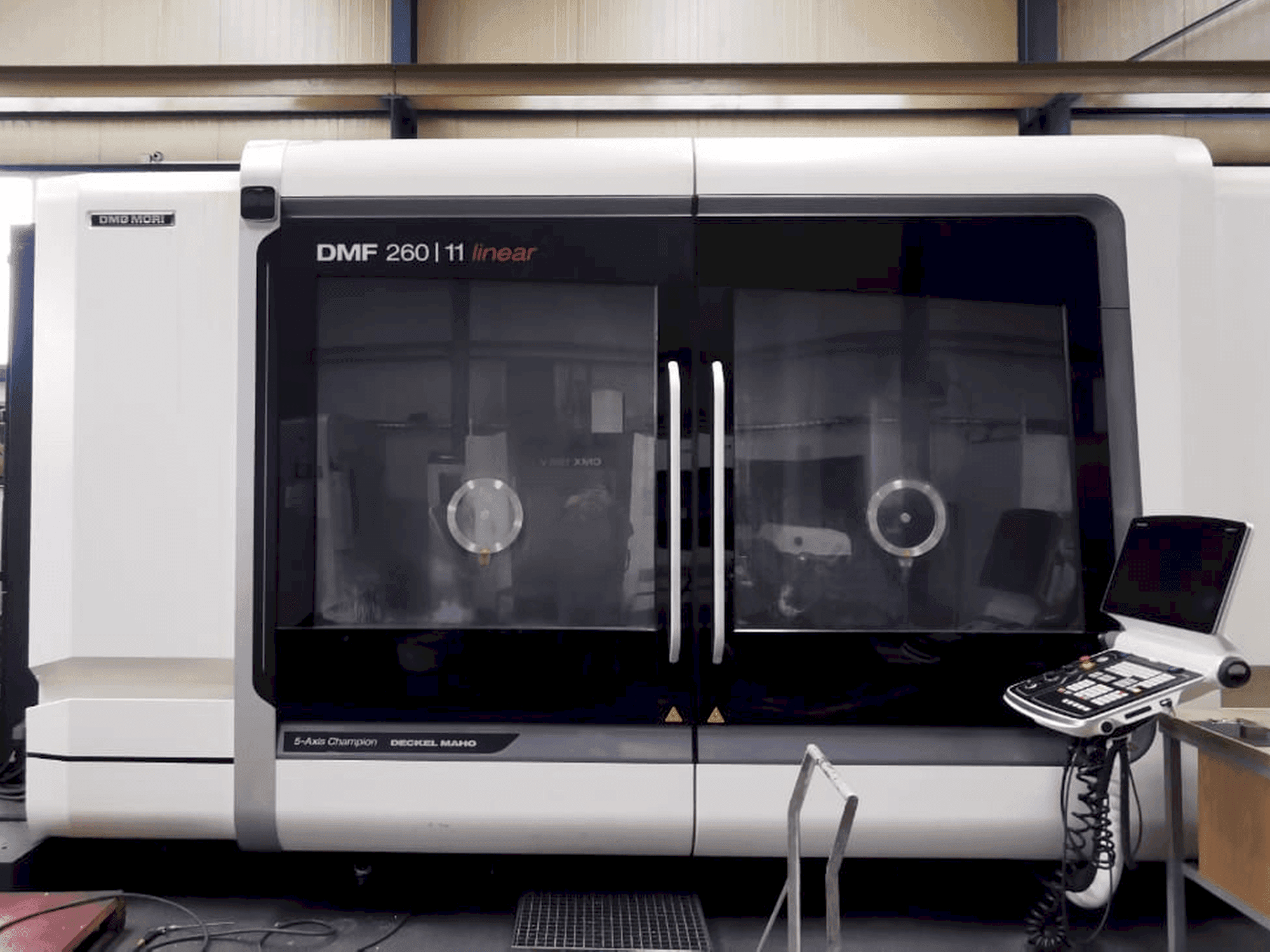 A DMG DMF 260-11 Linear gép elölnézete