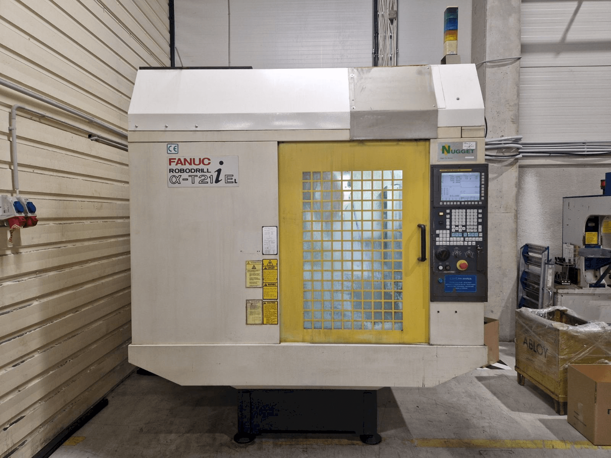 A FANUC Robodrill a-T21iEL gép elölnézete