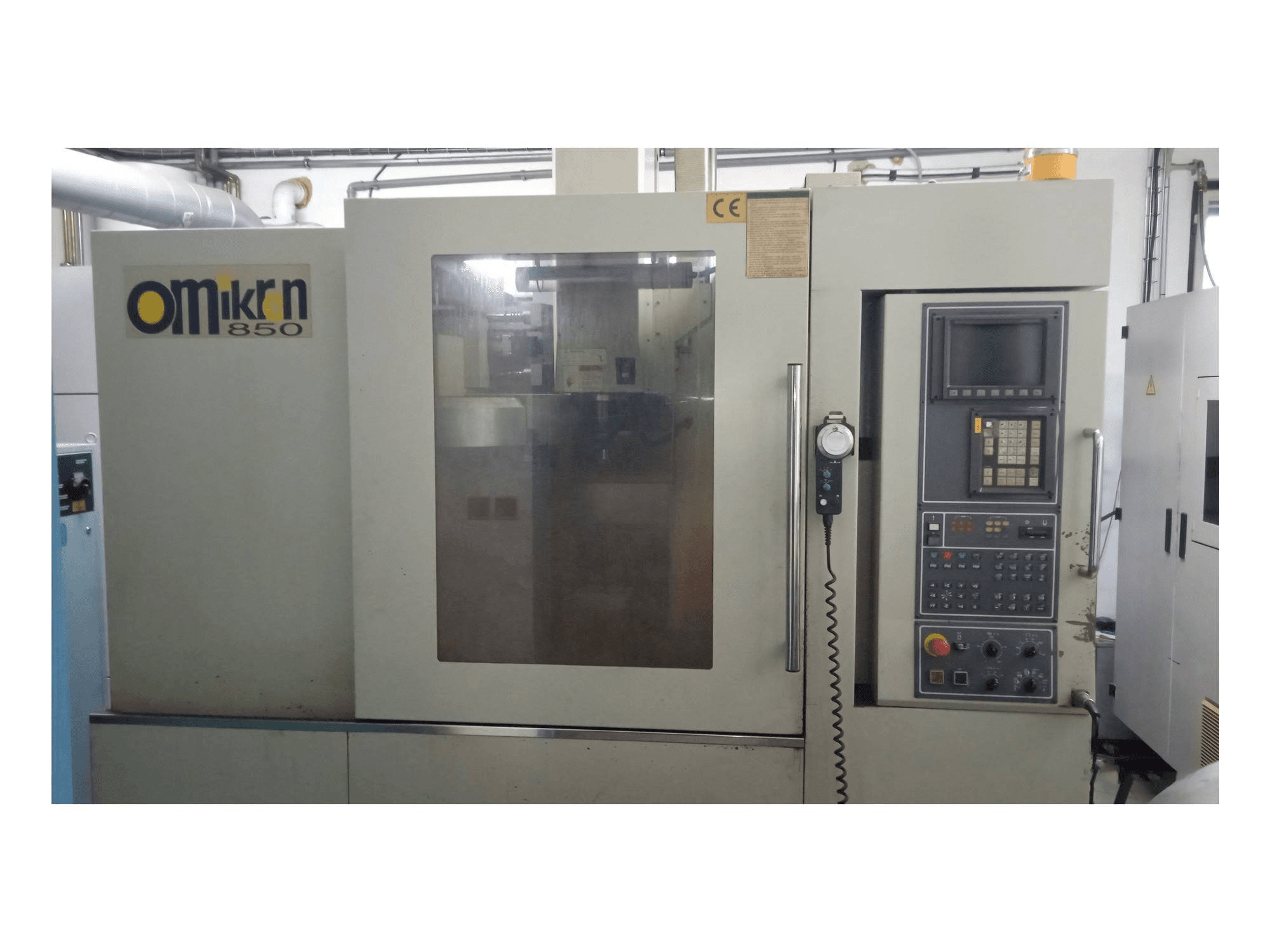 A Hartford Omikron 850 gép elölnézete