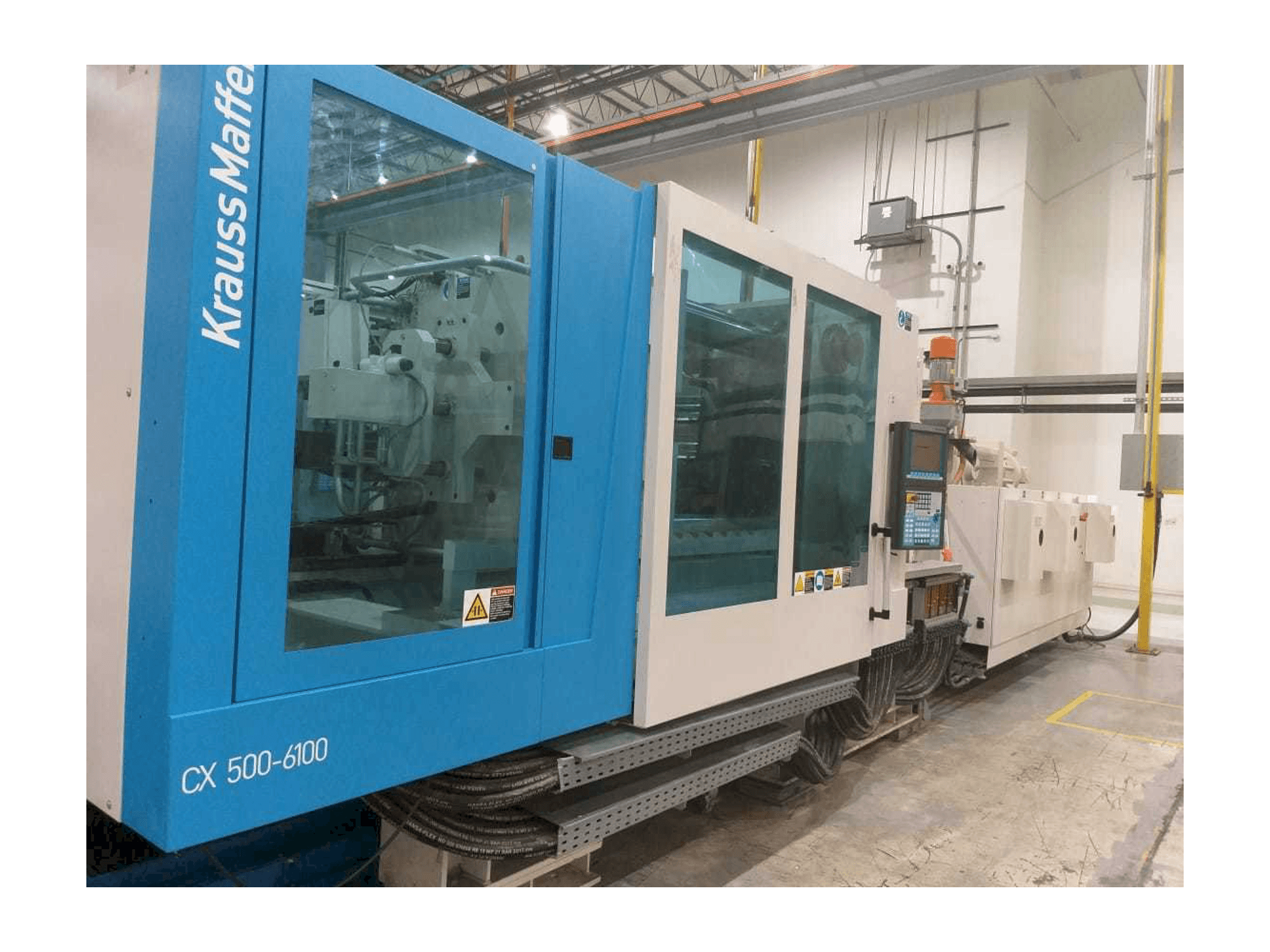 A Krauss Maffei 500-6100 CX gép elölnézete
