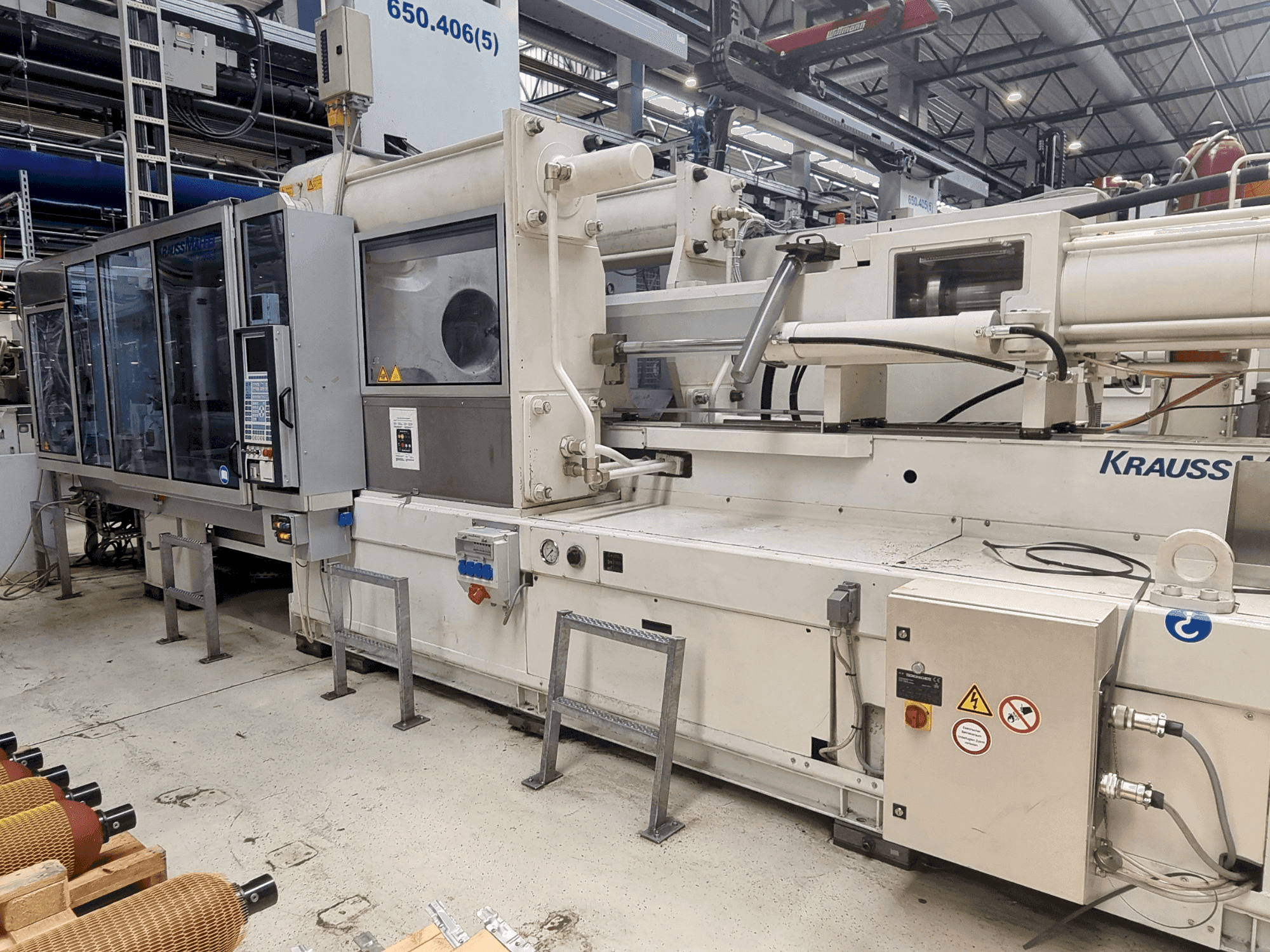 A Krauss Maffei 650-2700 C2 gép elölnézete