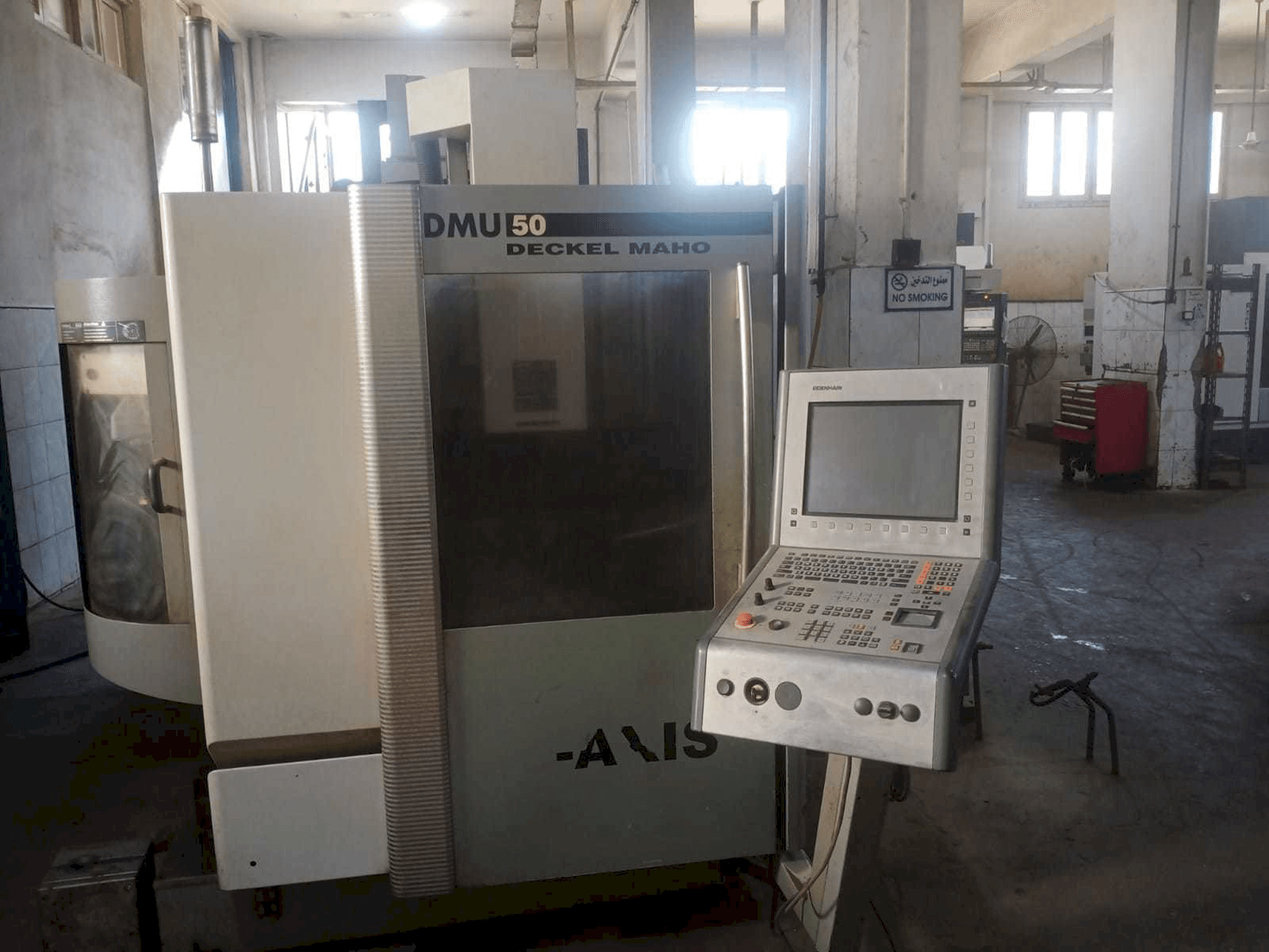 A DECKEL MAHO DMU 50 gép elölnézete